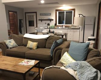 BarefootonPelee: Bungalow\n[No Cleaning Fee! Starlink Internet!] - Pelee Island - Living room