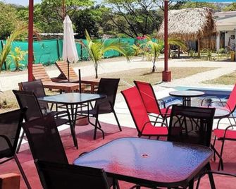 Tuki Tuki Lodge - Sámara - Patio