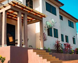 7bed, 5bath Villa by Castle, Kakum, UCC and Elimina - Cape Coast - Building