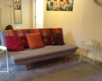 Marshfield Apartment - Goole - Living room