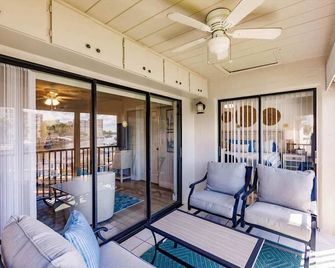 Canal View and Heated Complex Pool - Charming Coastal Haven - Fort Myers Beach - Balkon