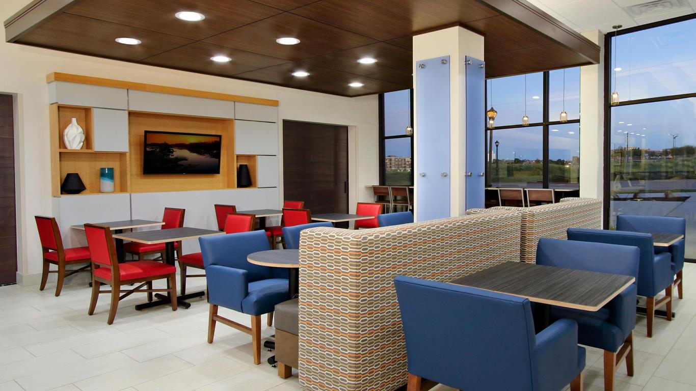 Holiday Inn Express & Suites Dallas-Frisco Nw Toyota Stdm