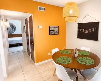 Old Florida Getaway - Wildlife, Nasa, Orl - Titusville - Dining room