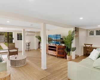 Oceanfront Beach House on Marine Parade - Kingscliff - Sala de estar