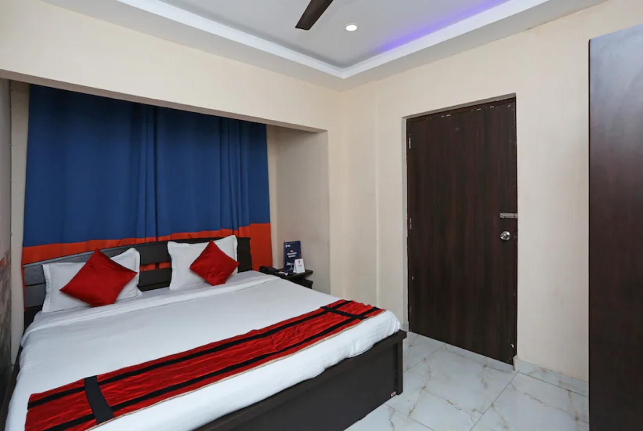 Goroomgo White Palace New Alipore Kolkata thumbnail 3