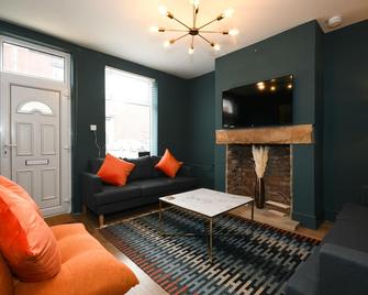 Cottage Style 3 bedroom House - Close to City centre & The Peaks - Chesterfield - Sala de estar