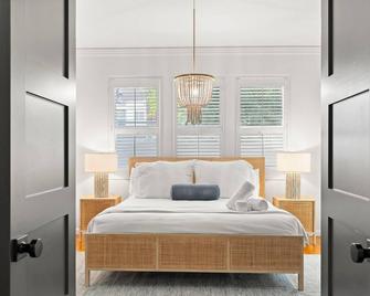 Hyde Park Hydeaway Stunning Home w Heated Pool - Tampa - Bedroom