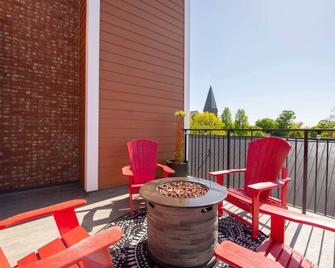 Suite 302 - 470 Main - Wolfville - Balcony