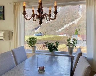 4 Bedroom Gorgeous Home In Valldal - Valldal - Comedor