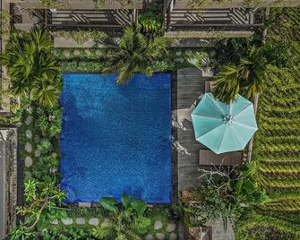 Tridharma Suites - Tampaksiring - Piscina