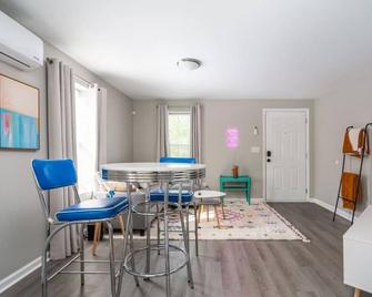 Cozy 1 bed APT near Five Points! Bring your pets! - Columbia - Restaurante