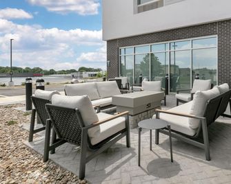 Home2 Suites by Hilton Somerset - Ferguson - Binnenhof