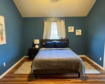 Beautiful Roanoke Home - Roanoke - Bedroom