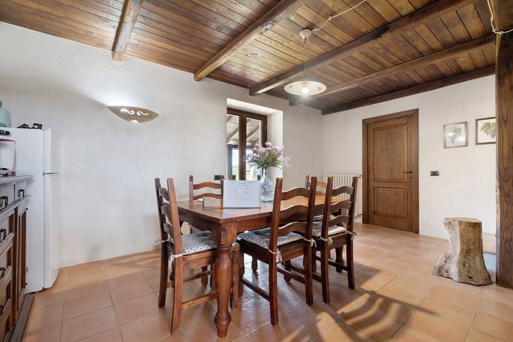Room 'Among the Olive Trees and the View' with Mountain Views, Private Garden, and Wi-Fi - אורבייטו - חדר אוכל
