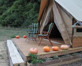 Chez Tombivouac - Pierrefonds - Innenhof