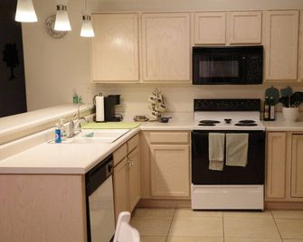 Charming 2-bedroom townhome in Green Valley w/ WiFi, Grill, Patio, Near trails - Green Valley - Kuchyň