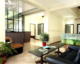 Misty Hills Resort - Kalpetta - Lobby
