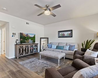 Newly Renovated Condo - Mesquite - Living room