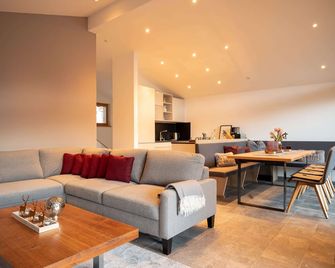 First In Mountain Chalets By We Rent - Kaprun - Salon