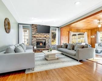 Spaciousminneapolis Suburbspaisley Parktwin Citieslakes - Chanhassen - Huiskamer