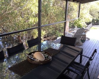Riverpearl - Waterfront Modern Private House In Iluka. views garages Huge Yard - Yamba - Балкон