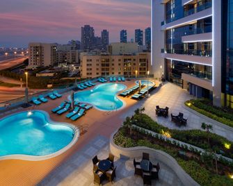 Millennium Place Barsha Heights Hotel Apartments - Dubaï - Piscine
