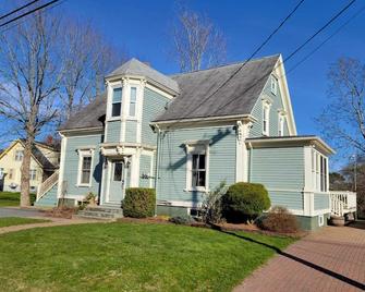 Remodelled historic suite w/nautical boho decor, in the UNESCO Town of Lunenburg - Lunenburg - Building