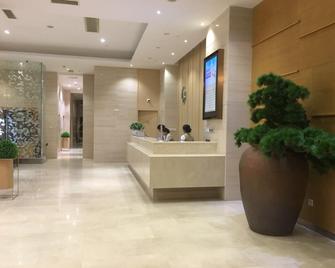 Ji Hotel Sanya Center - Sanya - Front desk