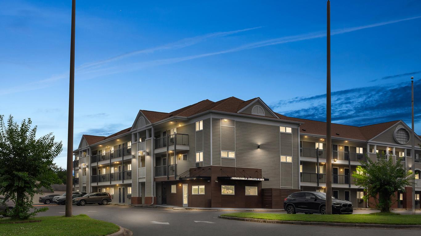 HomeTowne Studios & Suites by Red Roof Charlotte - Ballantyne