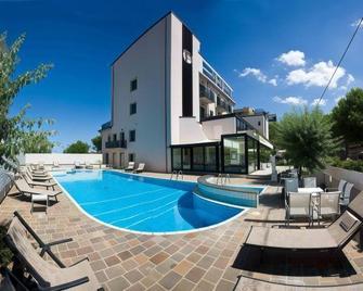 Ferretti Beach Hotel - Ρίμινι - Πισίνα