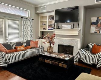 EnjoyThanksgiving! Six Michelin Restaurants, Theater, Museum, Zoo and more! - هيوستن - غرفة معيشة