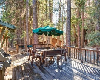 Ashbaugh Meadow - Wawona - Patio
