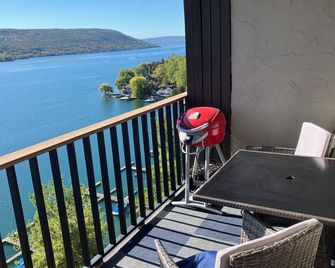 Lakeside Condo with plenty of amenities close to Bristol Mountain - permit - 2024-0018 - Canandaigua - Balkon