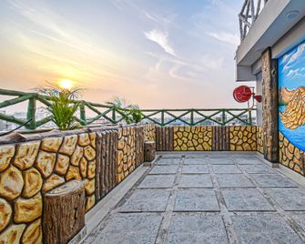 Townhouse Oak Holiday Grand - Patna - Balkón