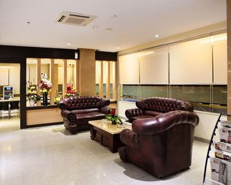 Aviari Hotel - Batam
