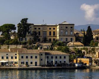 Seafront apartments close to resort & pool access - Corfu - Building