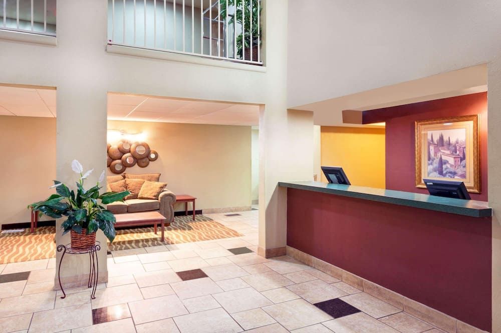 Rodeway Inn & Suites Chandler - Phoenix South I-10