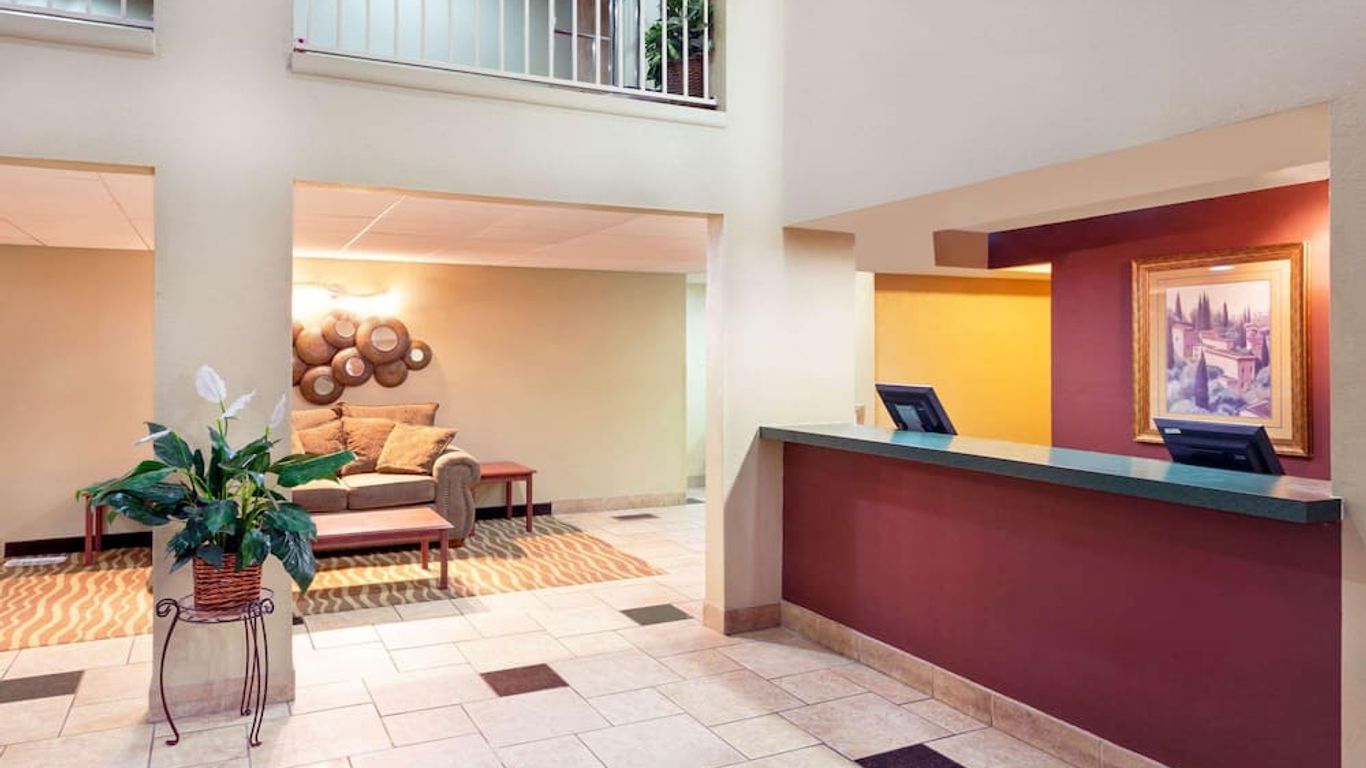 Rodeway Inn & Suites Chandler - Phoenix South I-10
