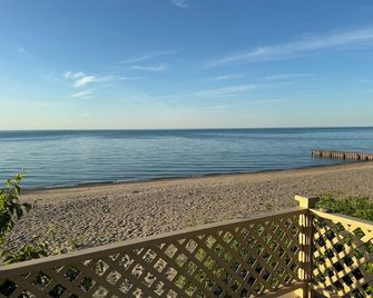 Beautiful Luxurious Lake front retreat - Sarnia - Beach
