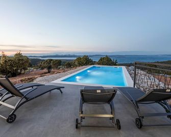 Stunning Home In Zman - Žman - Pool