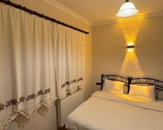 Colina Stone House - Mustafapaşa - Bedroom