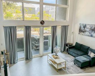Beautiful Loft in Little Italy SD with Parking - San Diego - Sala de estar