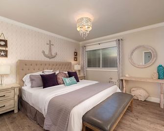 Luxurious 3-bed/2-bath Coastal Modern Beach Cottage-AC, Walk to Beach! - Dana Point - Sypialnia