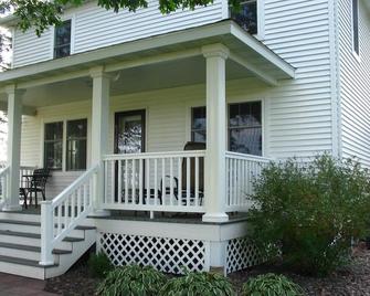 Farmhouse Retreat - Cumberland - Building