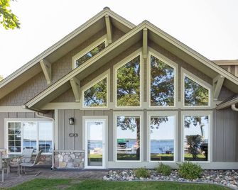 Beautiful Interiors and Outdoor Firepit - Stunning Lakefront Haven - Nisswa - Edificio