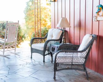 Toad Hill: Great Views! Minutes To Ut & Airport! Pet Friendly! - Louisville - Balcony