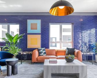 Dreamy Long Beach 2BR w/ Gym & Pool, near Shops & Bars, by Blueground - Long Beach - Lobby