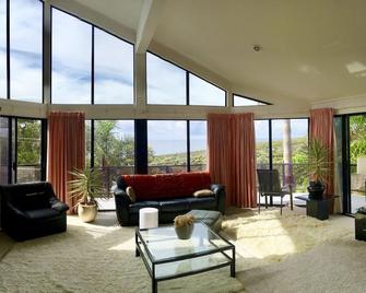 Seaview Bed and Breakfast - Bonny Hills - Living room