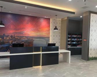 La Quinta Inn & Suites by Wyndham Olive Branch - Olive Branch - Lobby