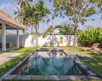 Amazing Villa Ocean Essence Sea Breeze Selong Belanak Beach - Kuta - Pool